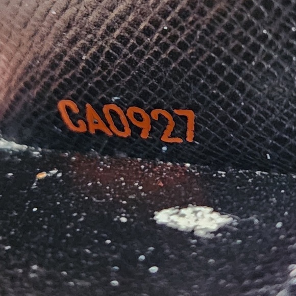 Louis Vuitton Black Epi Leather Key Holder - Picture 4 of 6